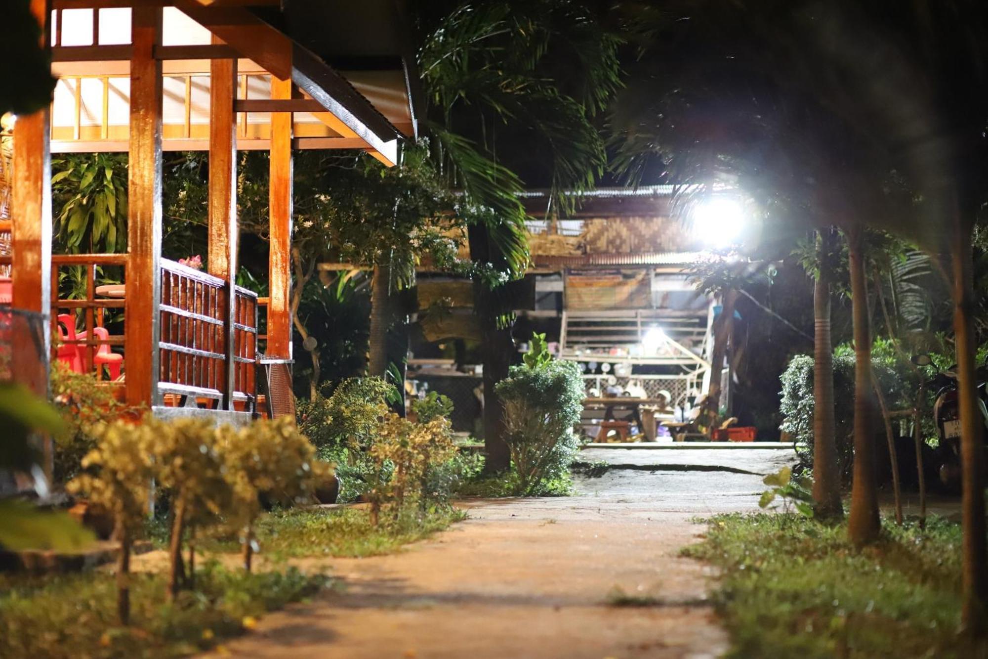 Kohmook Happy Time Bungalow Koh Mook Exterior photo